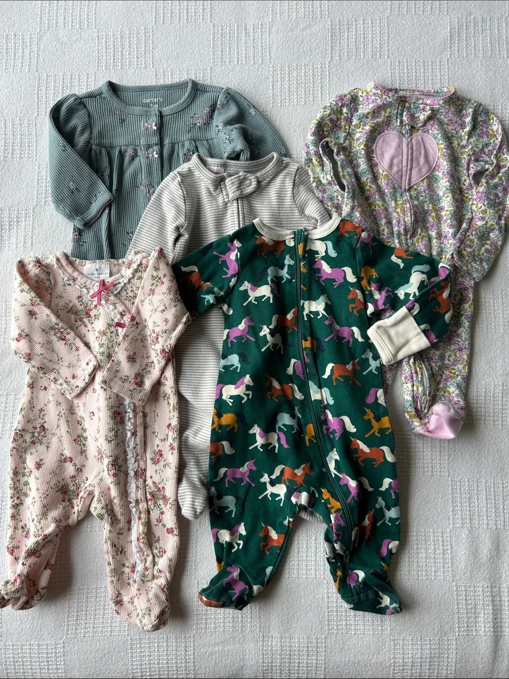 5 long sleeve footed onesies size 0-3